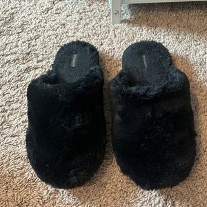 Black fluffy slippers only worn once